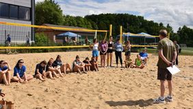 Die U17 machte den Anfang im Sand